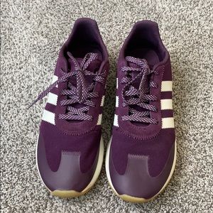 Adidas Vintage Style Tennis Shoes